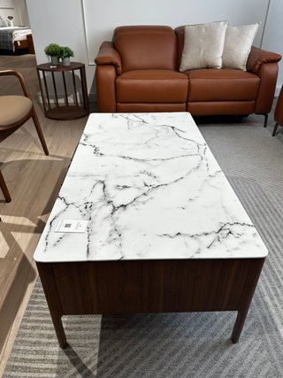 NOVEDAD REBAJAS! Elegante y clásica mesa de centro