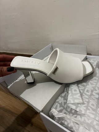 Sandalias DKNY Blancas Tacon Plataforma