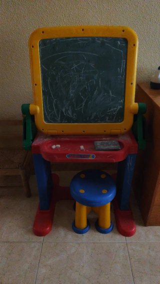 Pizarra infantil con taburete