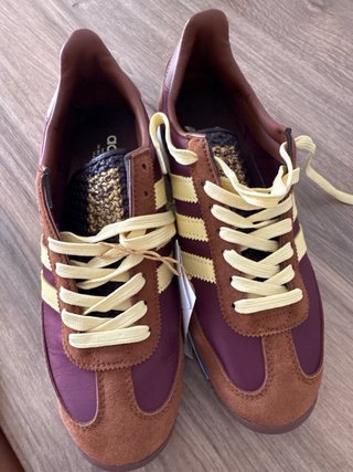 Zapatillas Adidas Marrones y Amarillo