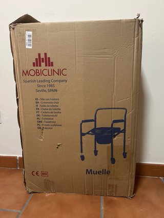 Silla de ruedas con inodoro