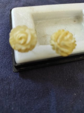 Pendientes antiguos rosa África