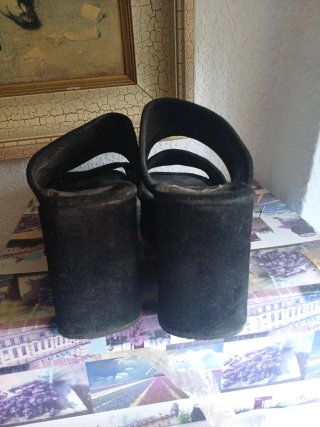 Zuecos altos vintage serraje negros
