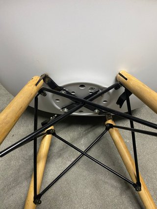 SILLA ESTILO EAMES PARA REPARAR O PIEZAS