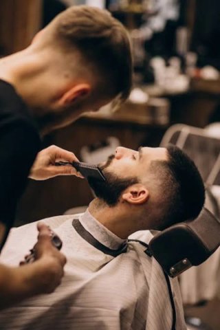 SE BUSCA BARBERO PARA PELUQUERÍA EN El CLOT