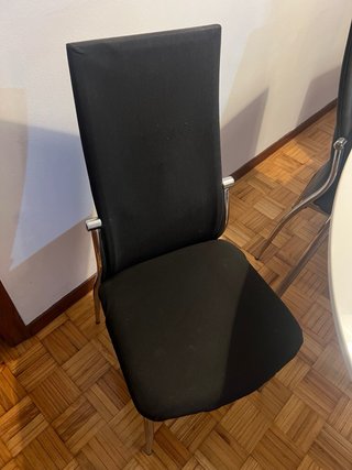 Mesa comedor ovalada y 6 sillas negras