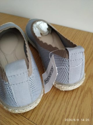 Alpargatas bailarinas azul y beige