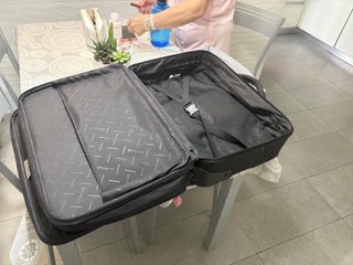Maletín Ruedas Ordenador y Ropa Roncato Negro