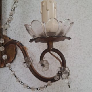 Lampada applique antica in metallo e vetro
