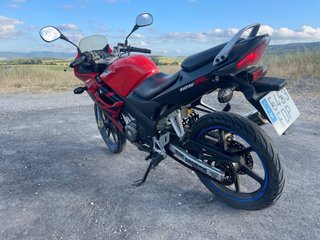 Honda CBR125R Roja y Negra