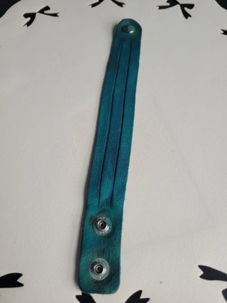 Pulsera de cuero azul verdoso
