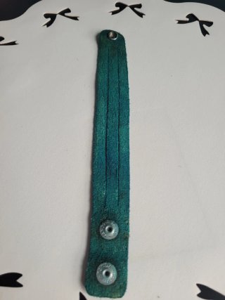 Pulsera de cuero azul verdoso