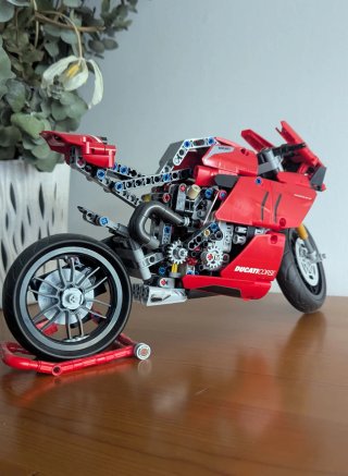 Lego Technic - Ducati Panigale V4 R