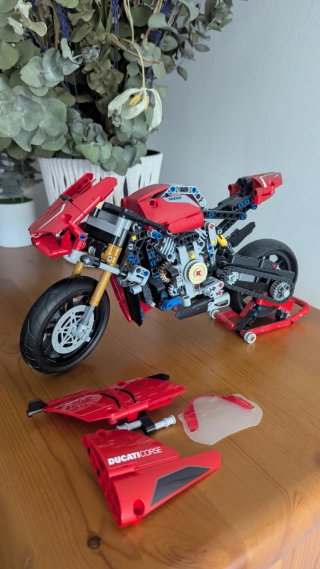 Lego Technic - Ducati Panigale V4 R
