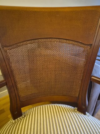 Mesa comedor + 4 sillas y 2 sillones