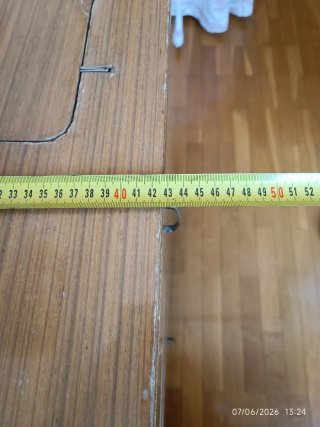 Mueble con máquina de coser marca ALFA