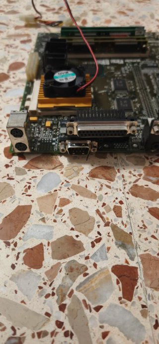 Placa base antigua Pentium I INTEL