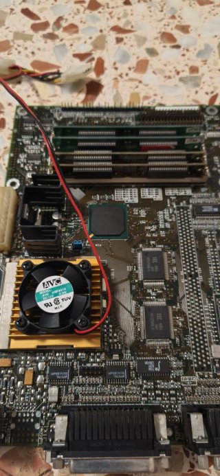 Placa base antigua Pentium I INTEL
