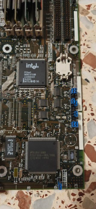 Placa base antigua Pentium I INTEL