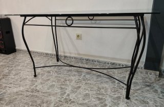 Mesa de forja y cristal