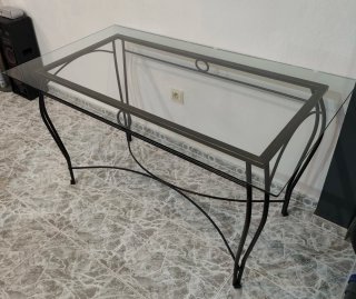 Mesa de hierro forja y cristal