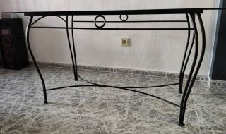 Mesa de hierro forja y cristal