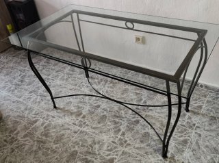 Mesa de hierro forja y cristal