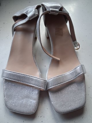 Sandalias plateadas tacón cuadrado SHEIN