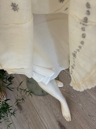 Conjunto Falda pedrería vuelo y Top gris