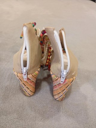 Sandalias cuña T.37 beige y multicolor