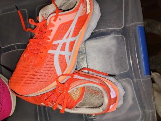 Zapatillas running Asics Naranja y Blanco