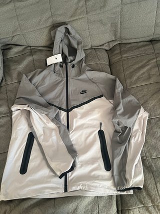 Conjunto Nike Tech Chándal Gris y Beige