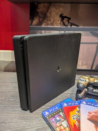 PS4 Slim Nero + 3 Giochi + Controller nero