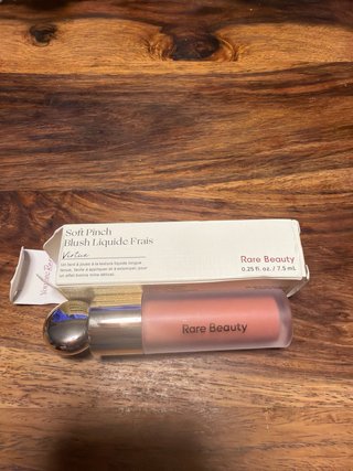 Rare Beauty Soft Pinch Blush Líquido Virtue