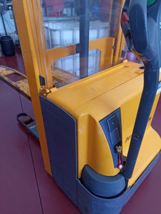 Apiladora Eléctrica JUNGHEINRICH/EJC 110