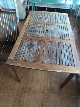 Mesa de madera para exterior con 3 sillas