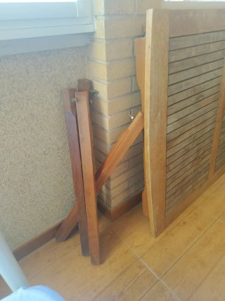 Mesa de madera para exterior con 3 sillas