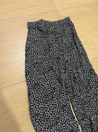 Pantalón fino estampado