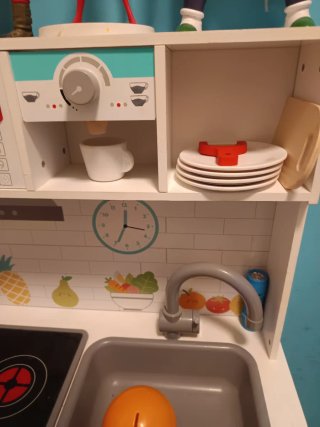 Cocinita de madera multiusos con accesorios