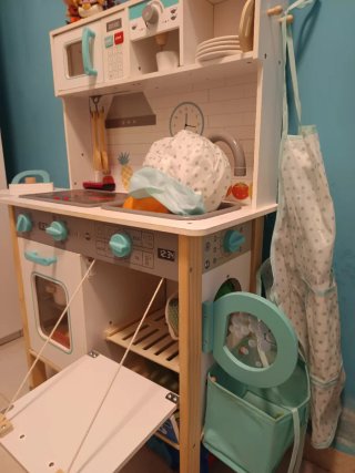 Cocinita de madera multiusos con accesorios