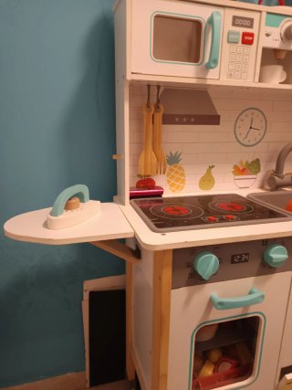 Cocinita de madera multiusos con accesorios