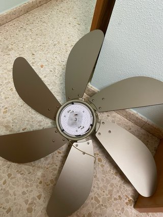 Ventilador de techo con luz LED son dos unidades