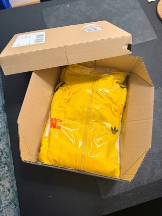 Sudadera Adidas x Bad Bunny Barcelona Amarilla