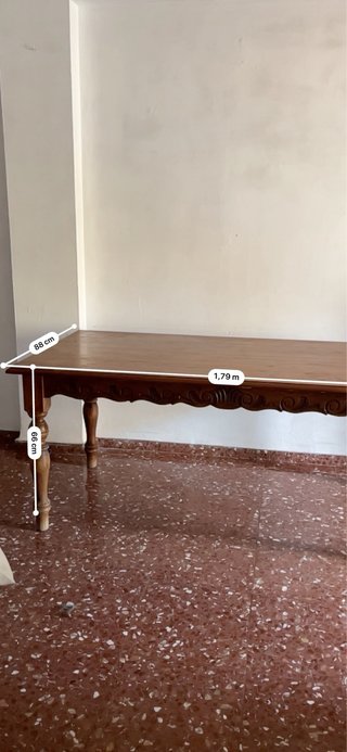 Mesa de comedor de madera