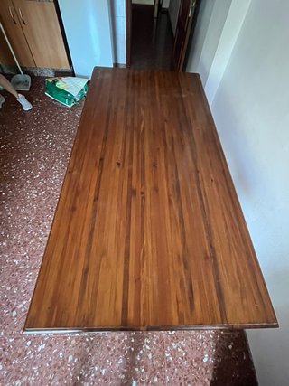 Mesa de comedor de madera