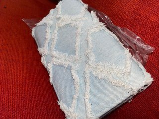 Cartera de mezclilla con diseño