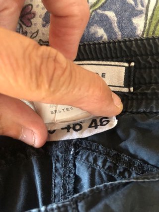 Pantalones grises con cremallera