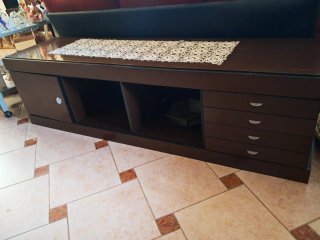 Mobile basso TV in legno marrone