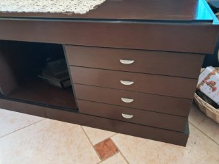 Mobile basso TV in legno marrone