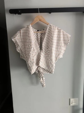 Blusa Zara lunares beige y marrón Talla L